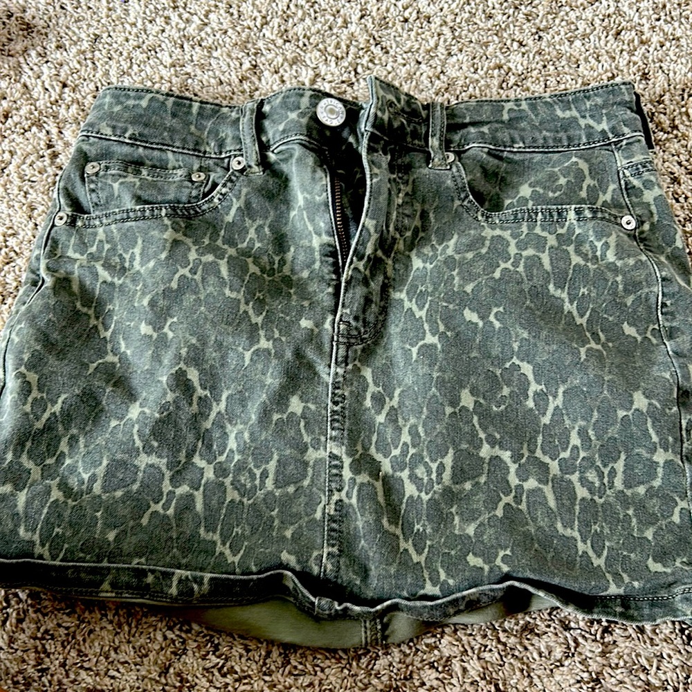 Green Camo print American Eagle skirt